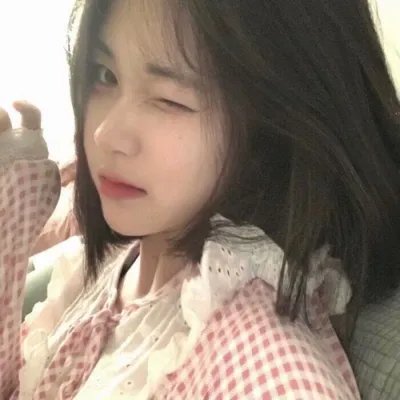 黑衣女孩